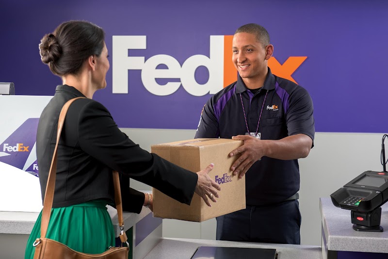 FedEx Office Ship Center image 6