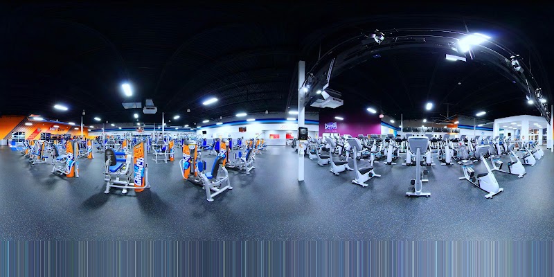 Crunch Fitness - Middletown image 1