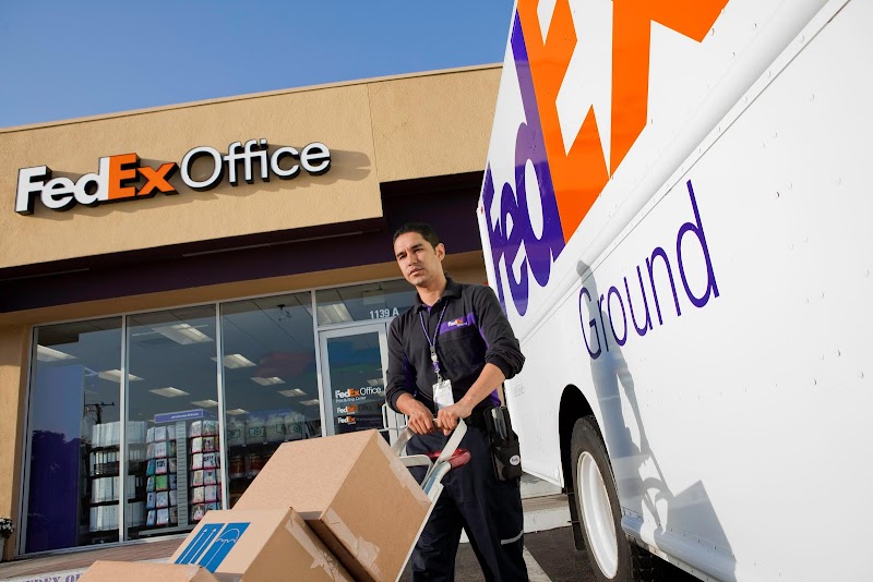 FedEx Office Ship Center image 1